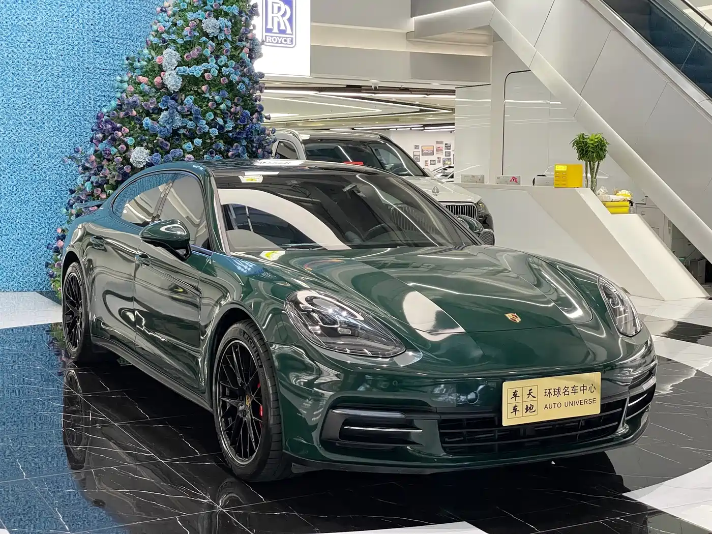 Porsche Panamera 2017 Panamera Executive Long Wheelbase 3.0T фото 4