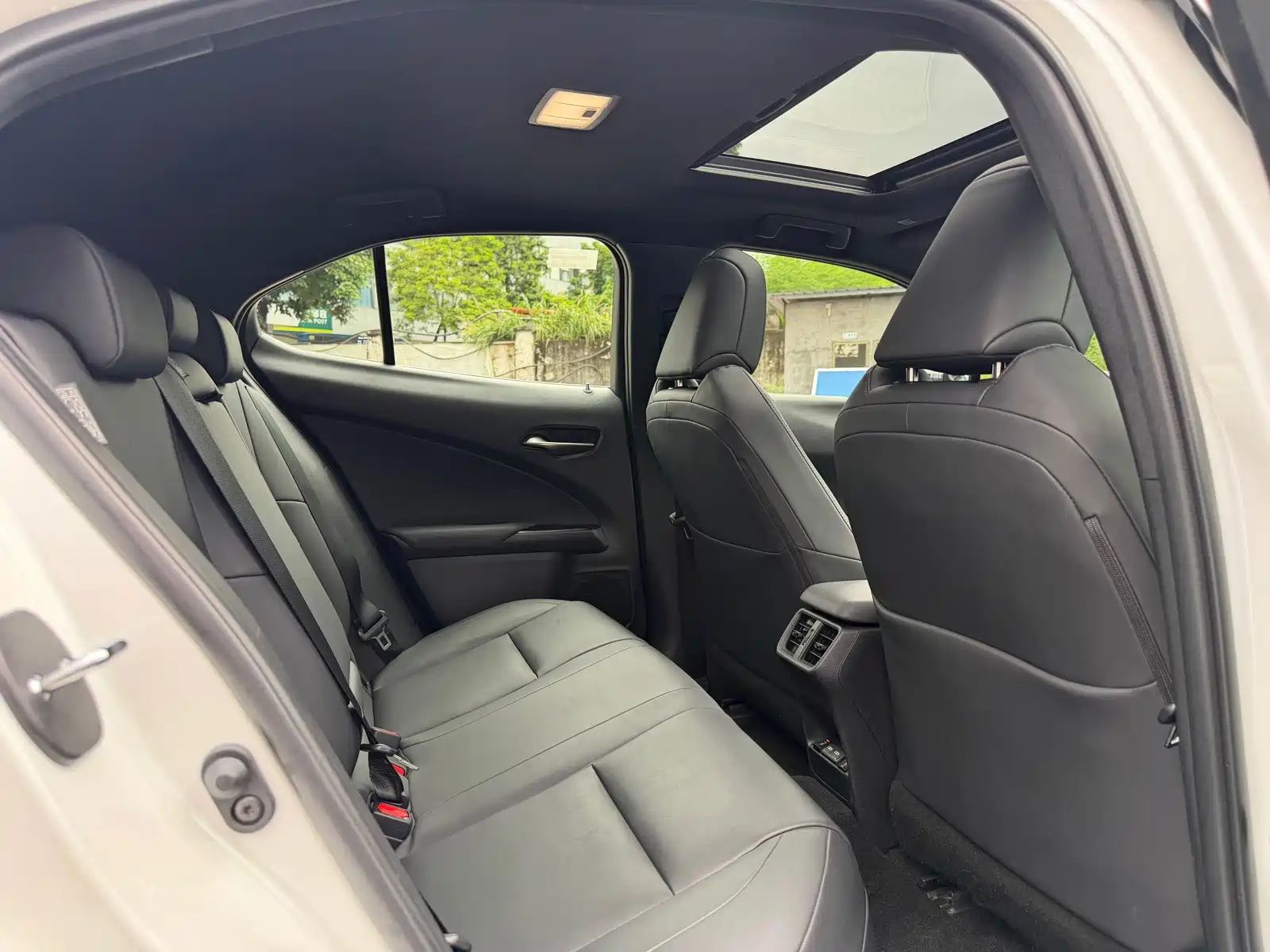 Фото 9 - Lexus UX Electric