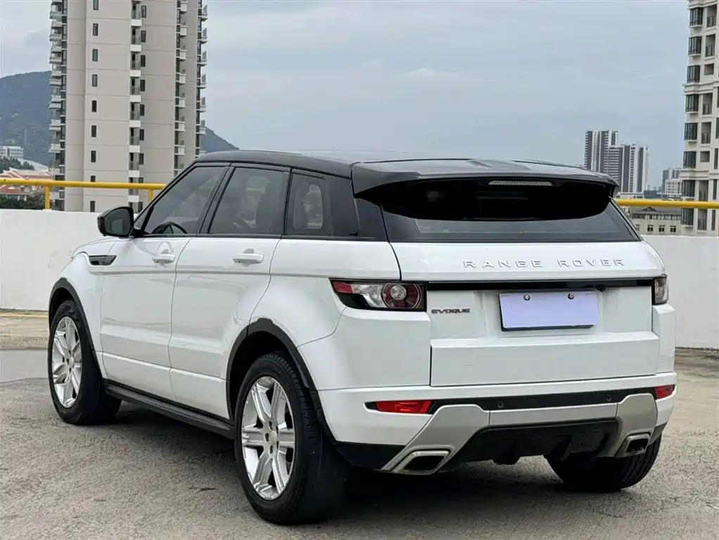 Land Rover Range Rover Evoque 2015 2.0T 5-Door Dynamic Edition фото 9