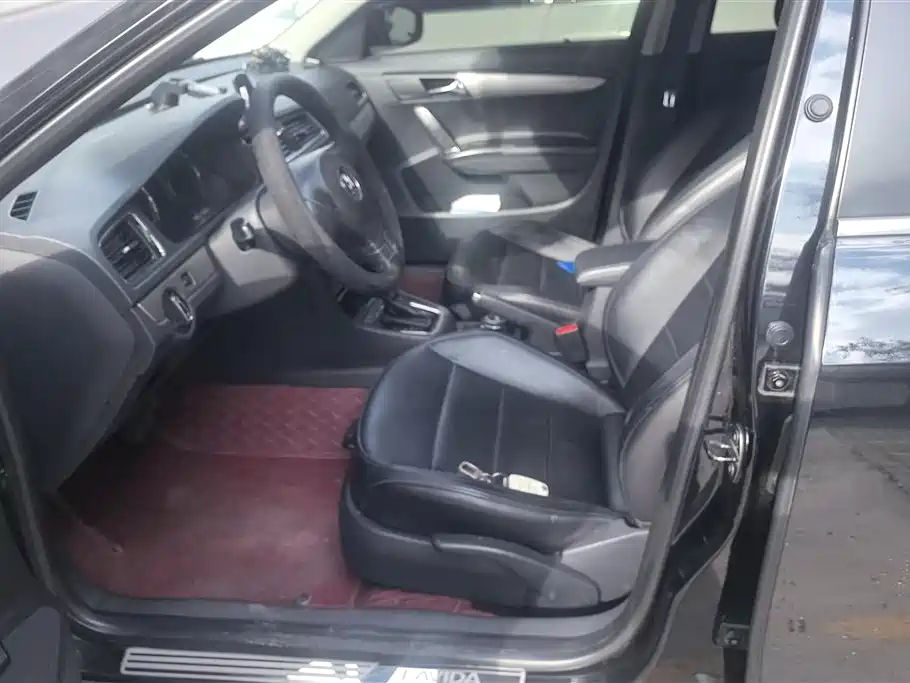 Volkswagen Lavida 2013 1.6L Automatic Comfort Edition фото 9