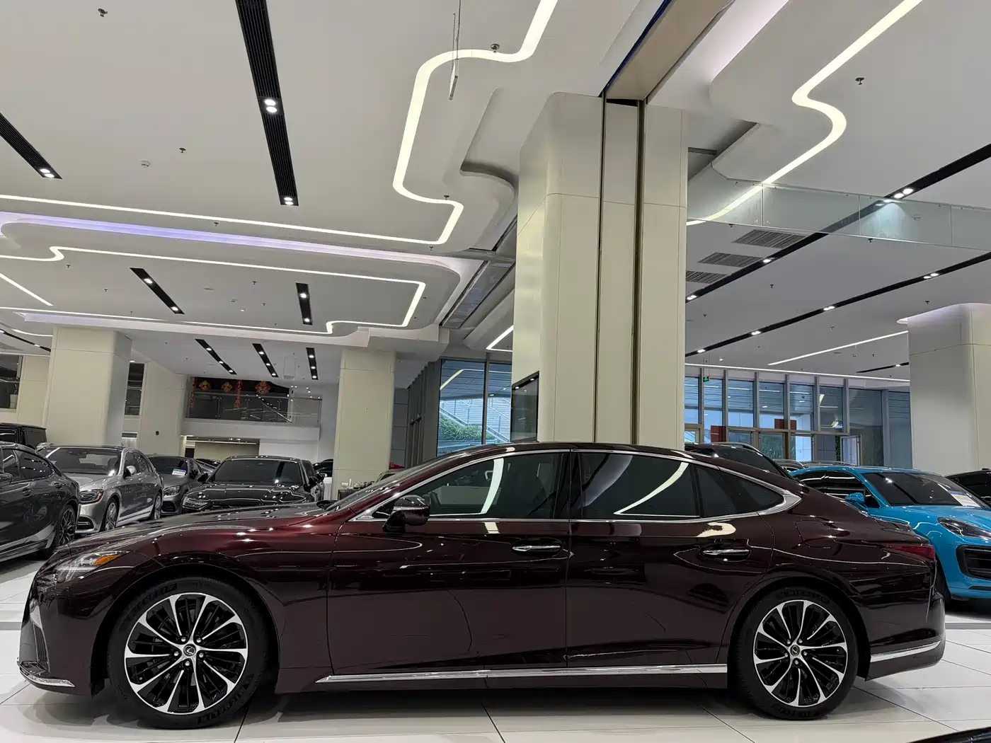 Lexus LS 2021 500h Executive Edition фото 5