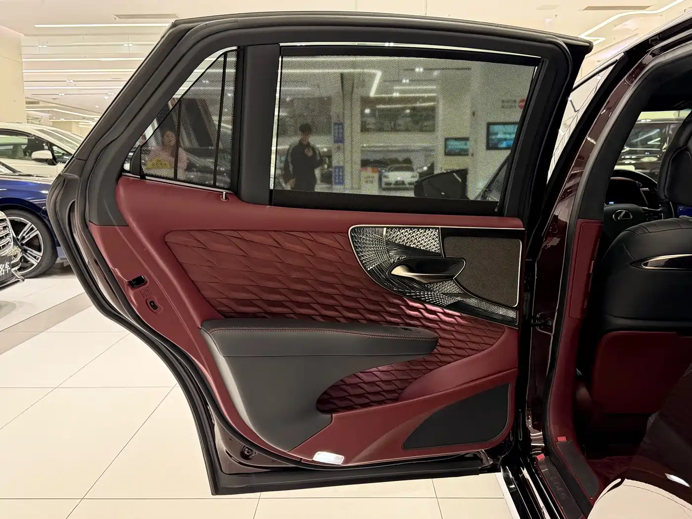 Lexus LS 2021 500h Executive Edition фото 16