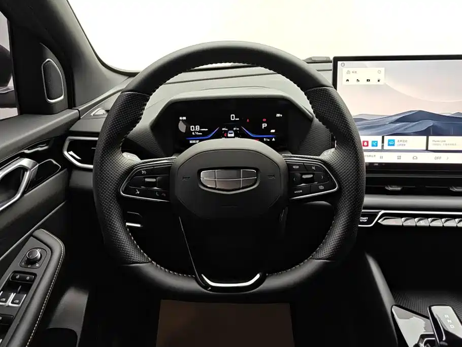 Фото 15 - Geely Coolray