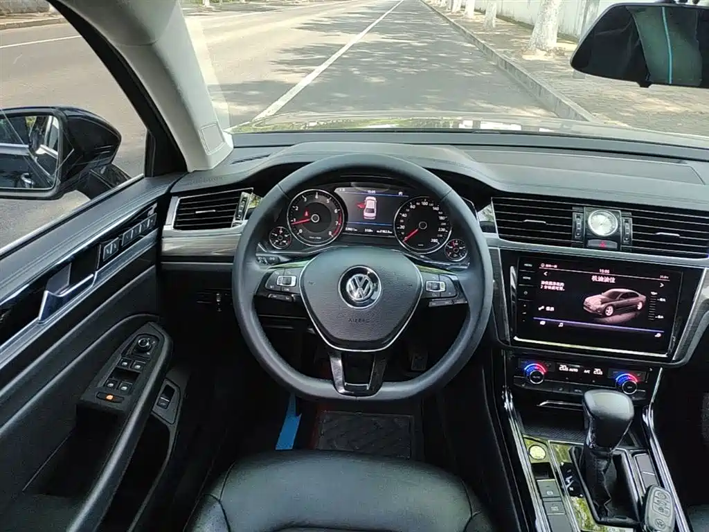 Volkswagen Phideon 2018 Facelift 380TSI FWD Business фото 11