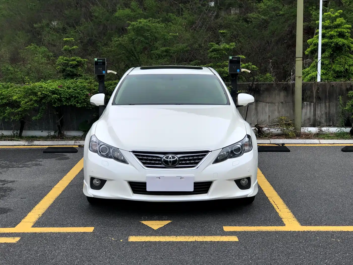 Toyota Reiz 2010 3.0V Style Flagship Navigation Edition фото 2