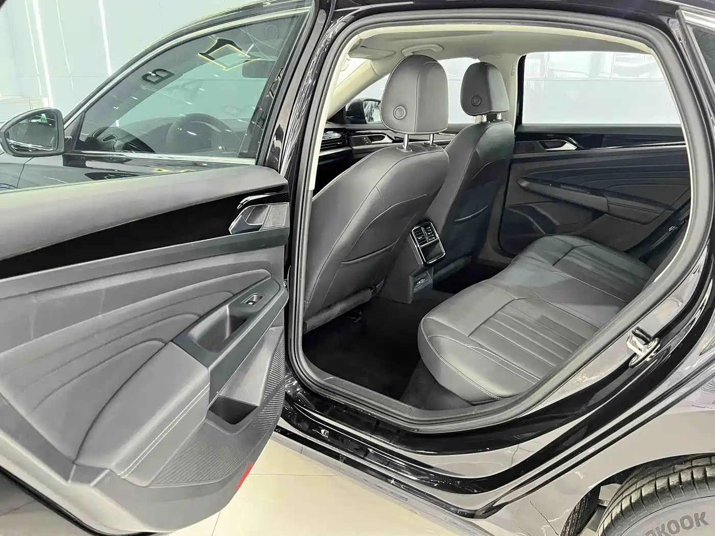 Volkswagen Passat 2021 Model 280TSI Business Edition фото 10