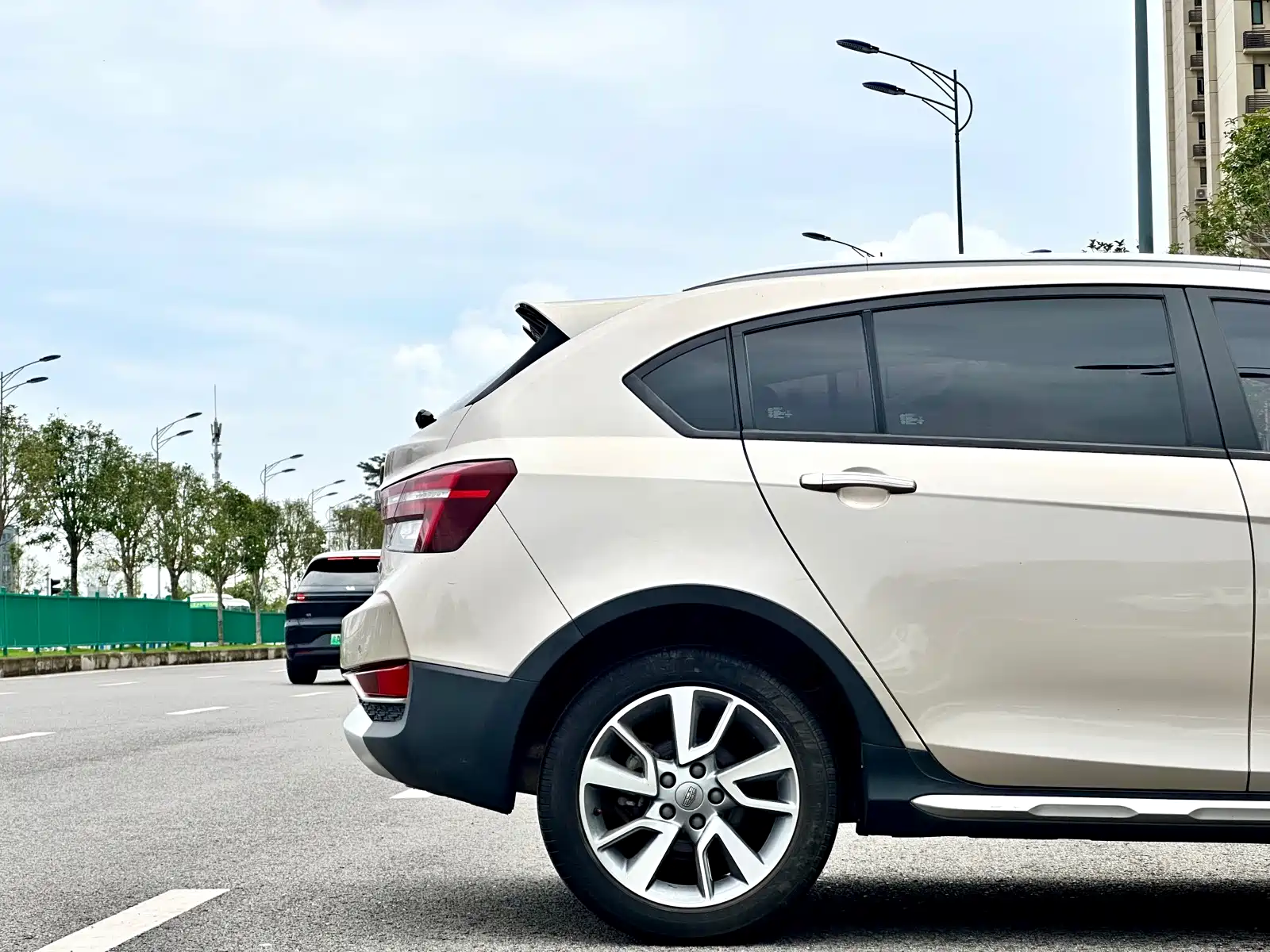 Фото 12 - Geely Vision S1