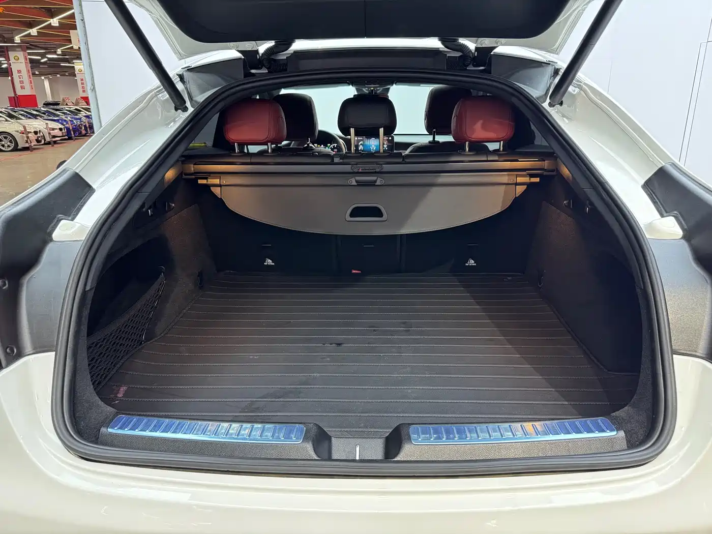 Mercedes-Benz GLC Coupe 2023 Model GLC 300 4MATIC Coupe SUV фото 18
