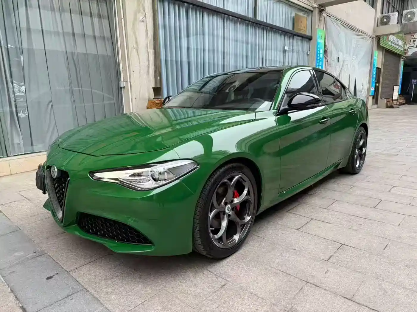 Alfa Romeo Giulia 2018 2.0T 200HP Luxury Carbon Fiber Limited Edition
