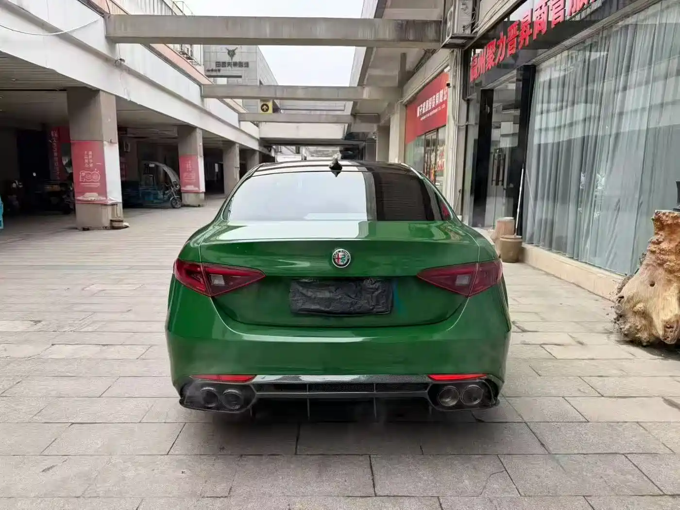 Alfa Romeo Giulia 2018 2.0T 200HP Luxury Carbon Fiber Limited Edition фото 8