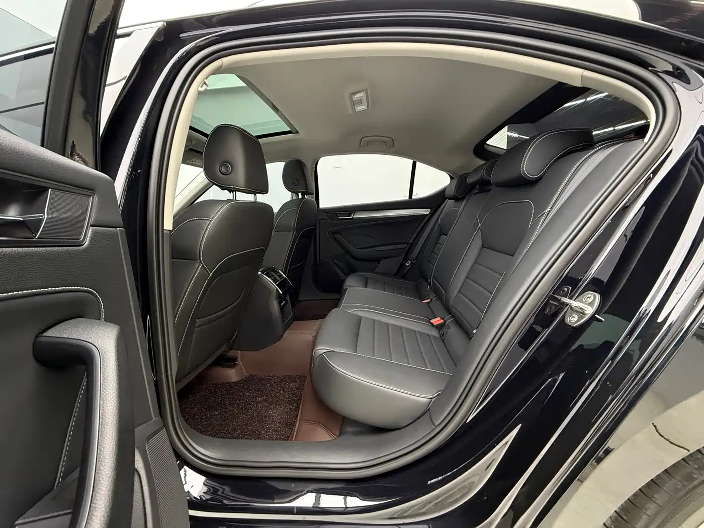 Škoda Superb 2023 TSI280 DSG Premium Edition фото 15
