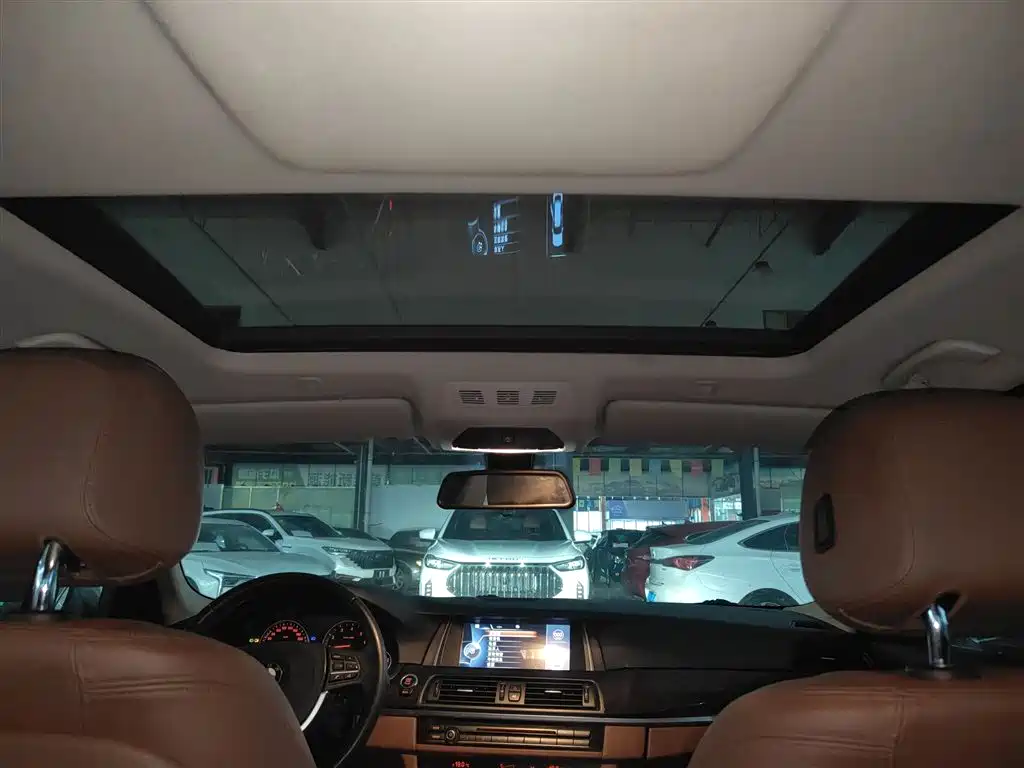BMW 5 Series 2014 525Li Leading фото 8