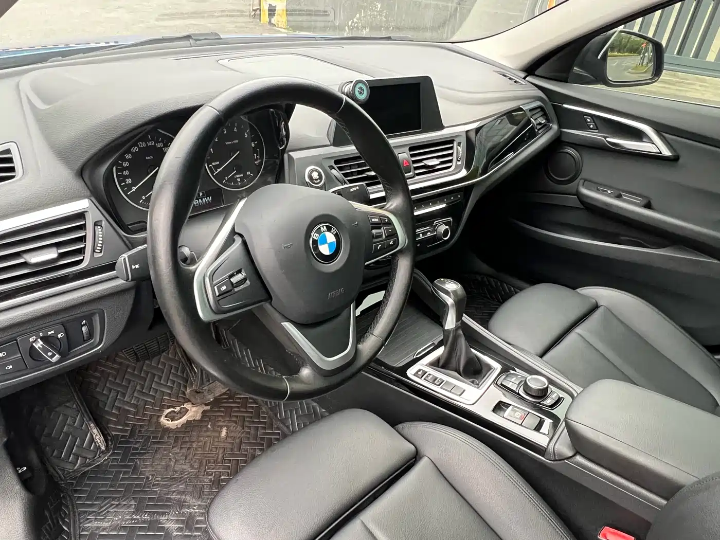 BMW 1 Series 2017 118i Sport фото 7