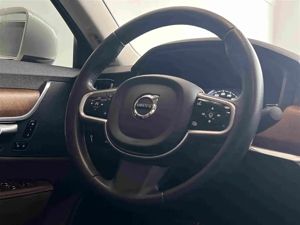 Фото 32 - Volvo S90