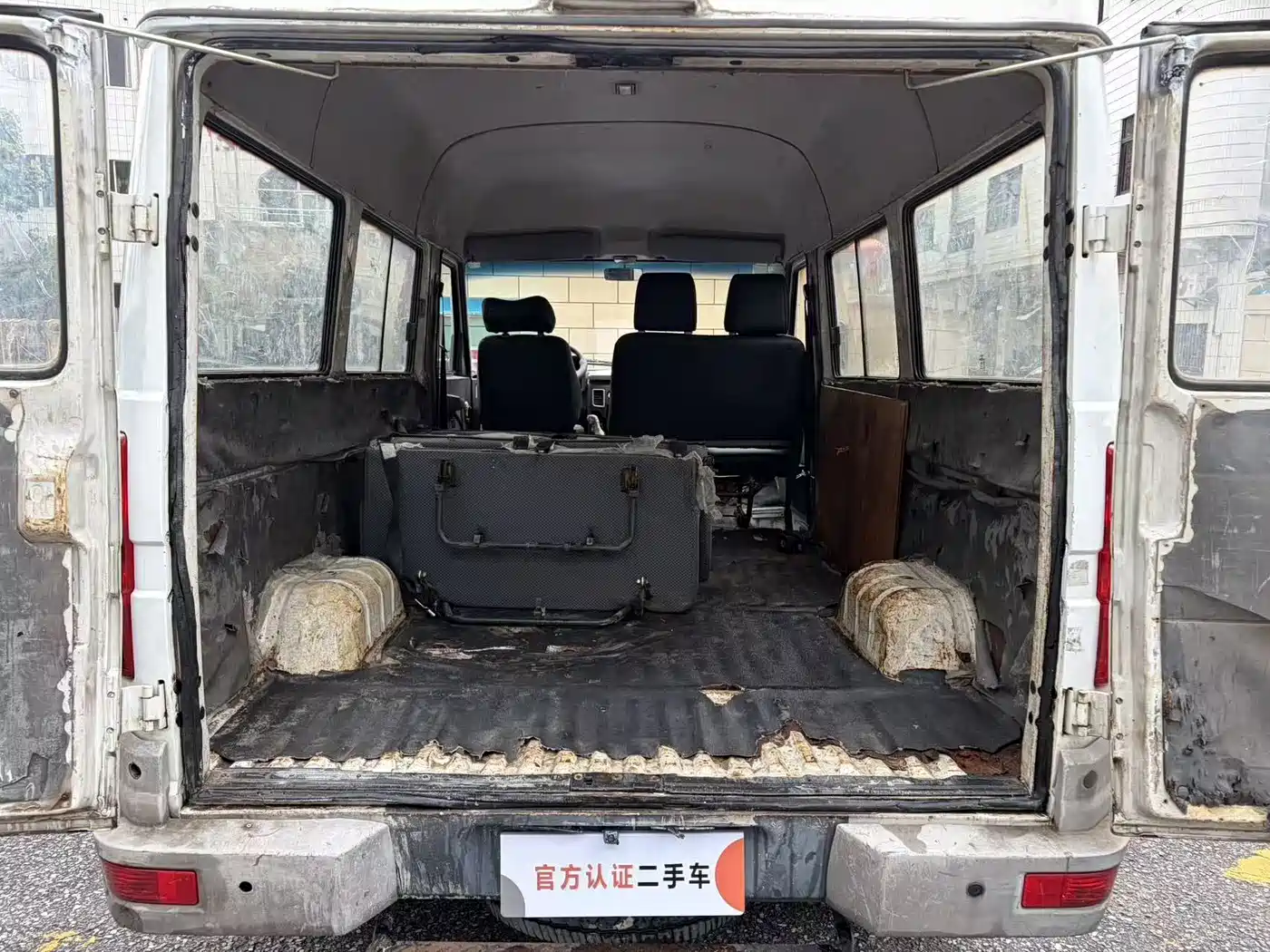 Iveco Daily 2013 2012 2.5T-A35 Logistics Edition 1 Medium Roof