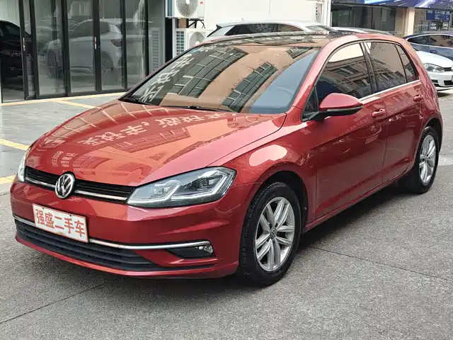 VOLKSWAGEN GOLF