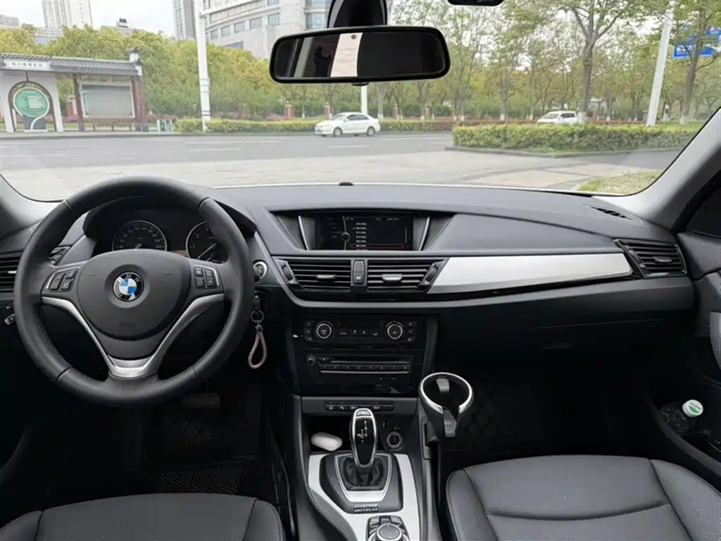 BMW X1 2014 sDrive18i Leading Edition фото 15