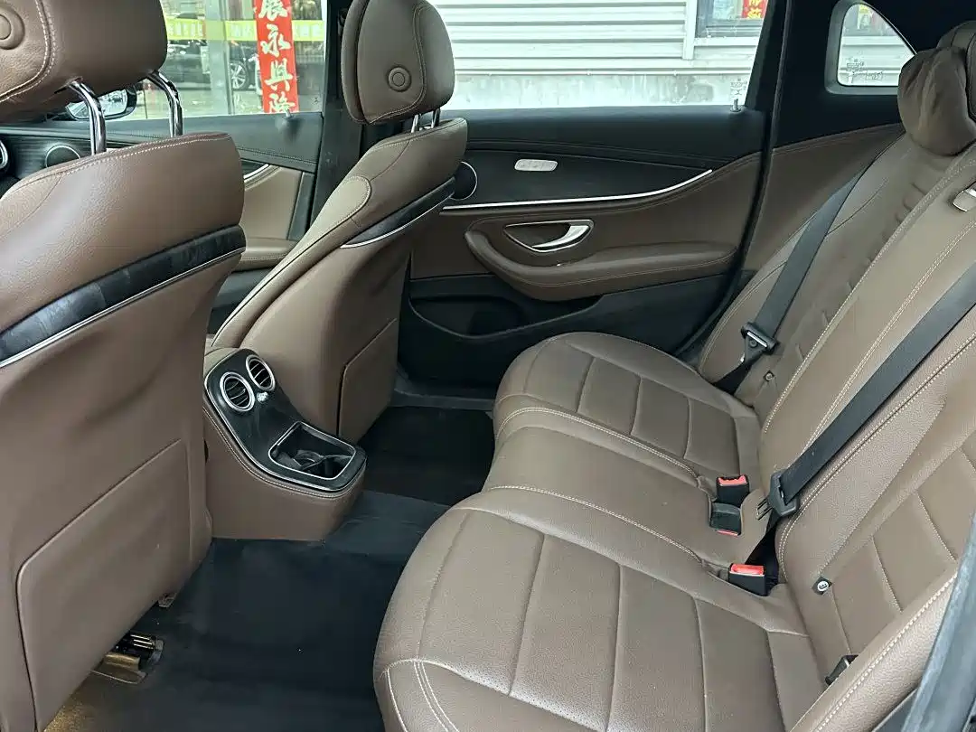 Mercedes-Benz E-Class 2022 E 300 L Sport Fashion фото 6