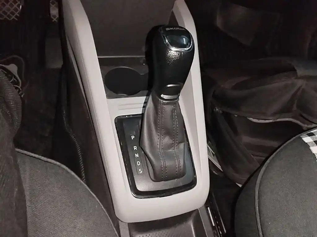 Škoda Fabia 2017 1.4L Auto Car Enjoy Edition фото 14
