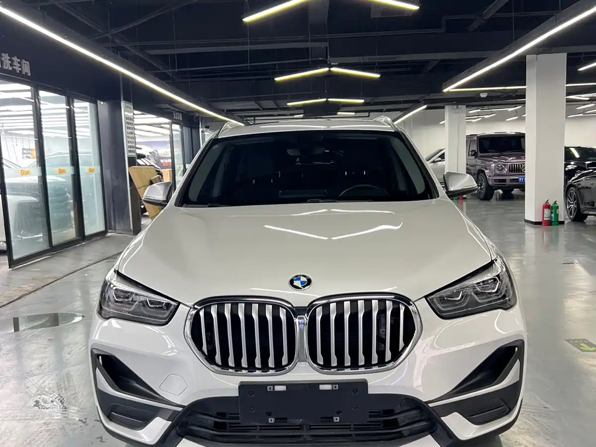 BMW X1 2022 sDrive20Li Fashion фото 2