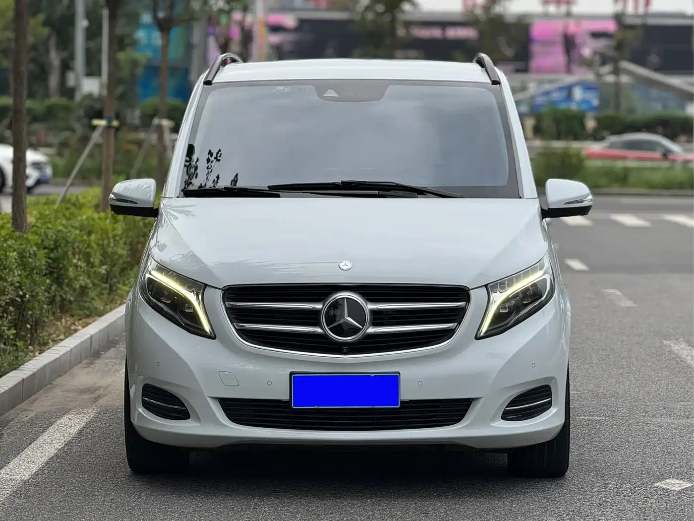 Mercedes-Benz V-Class 2017 Model V 260 Premium Edition фото 2