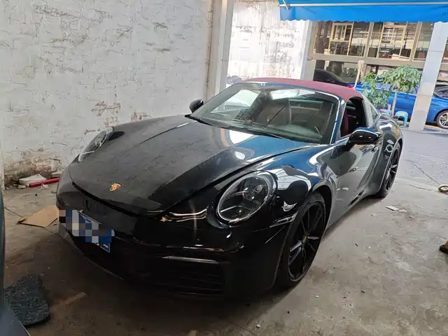 PORSCHE 911