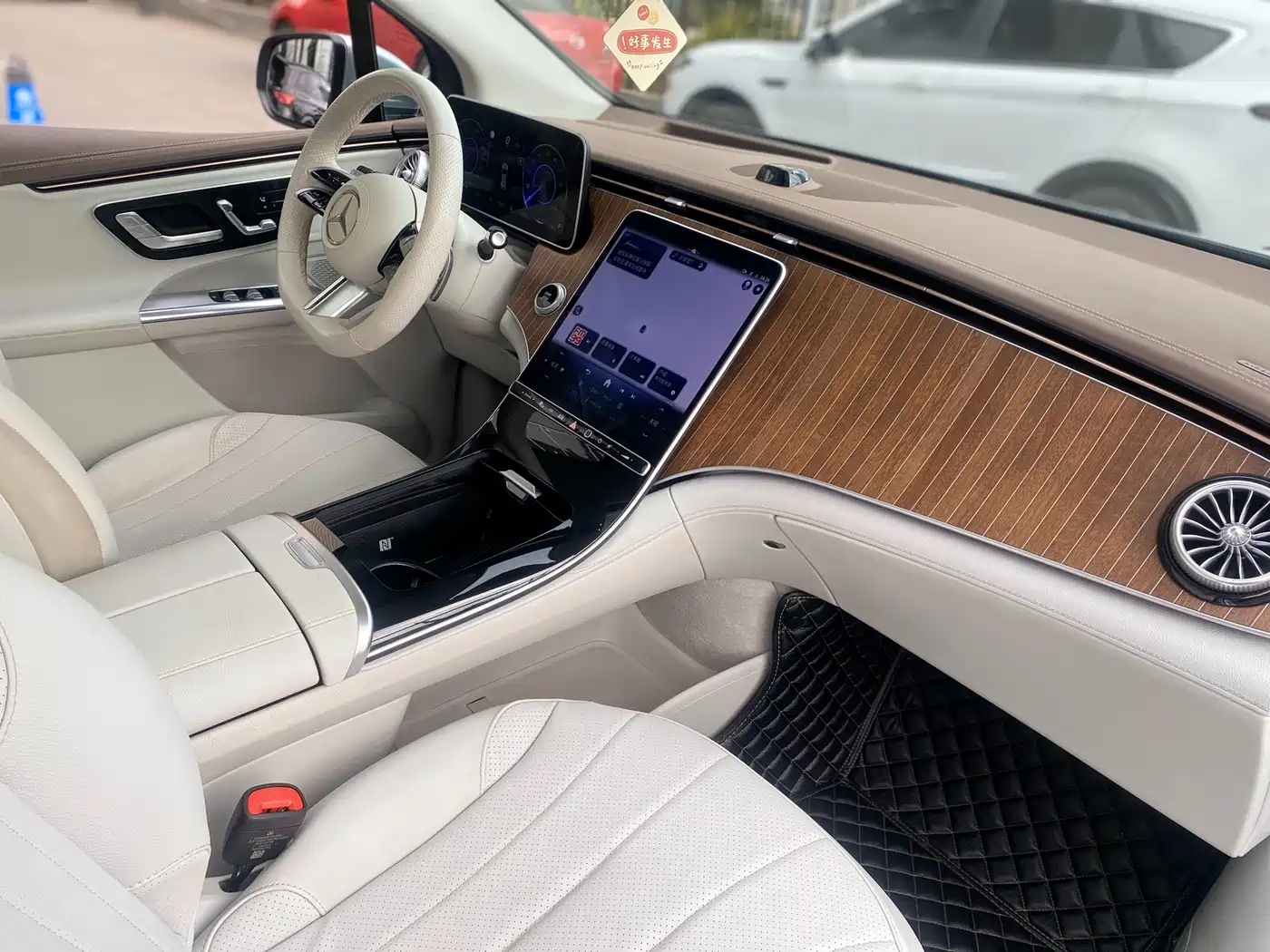 MERCEDES-BENZ EQE SUV