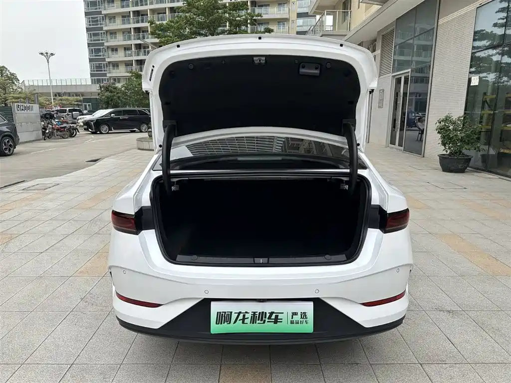 BYD Qin PLUS 2025 DM-i Smart Drive 55KM Leader фото 21