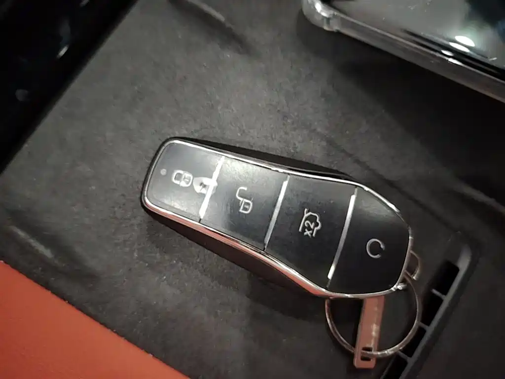 BYD Tang L 2025 DM 175KM Drone Player Edition фото 9