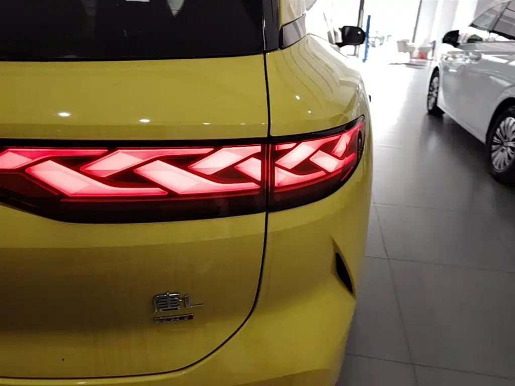 BYD Tang L 2025 DM 175KM Drone Player Edition фото 8