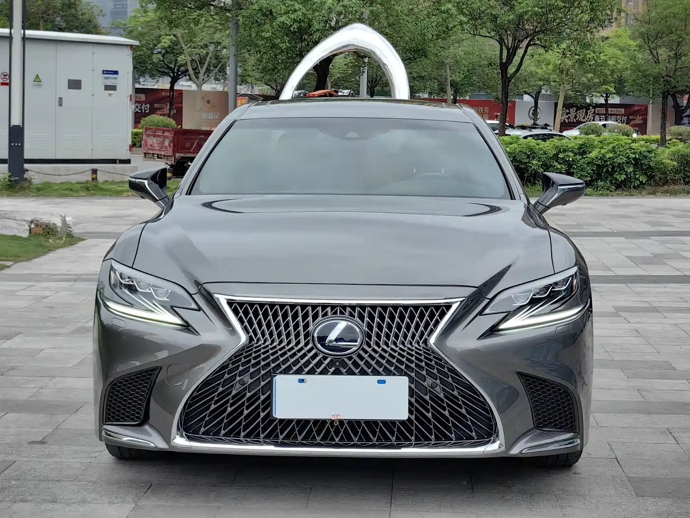 Lexus LS 2018 500h Excellence Edition China V фото 2