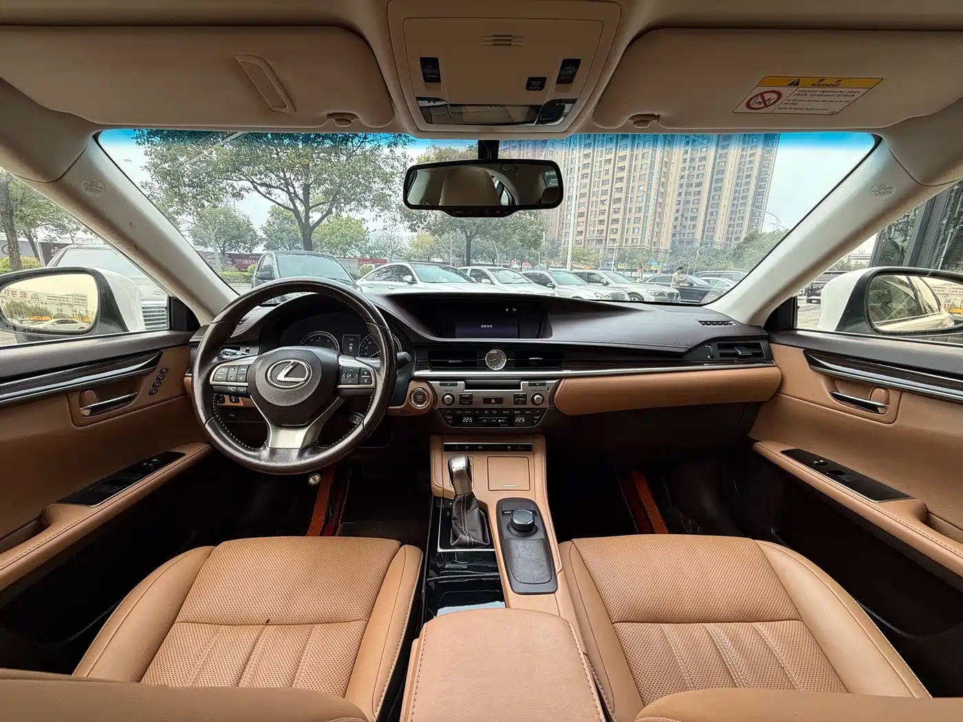 Lexus ES 2015 250 Elegance Edition фото 8
