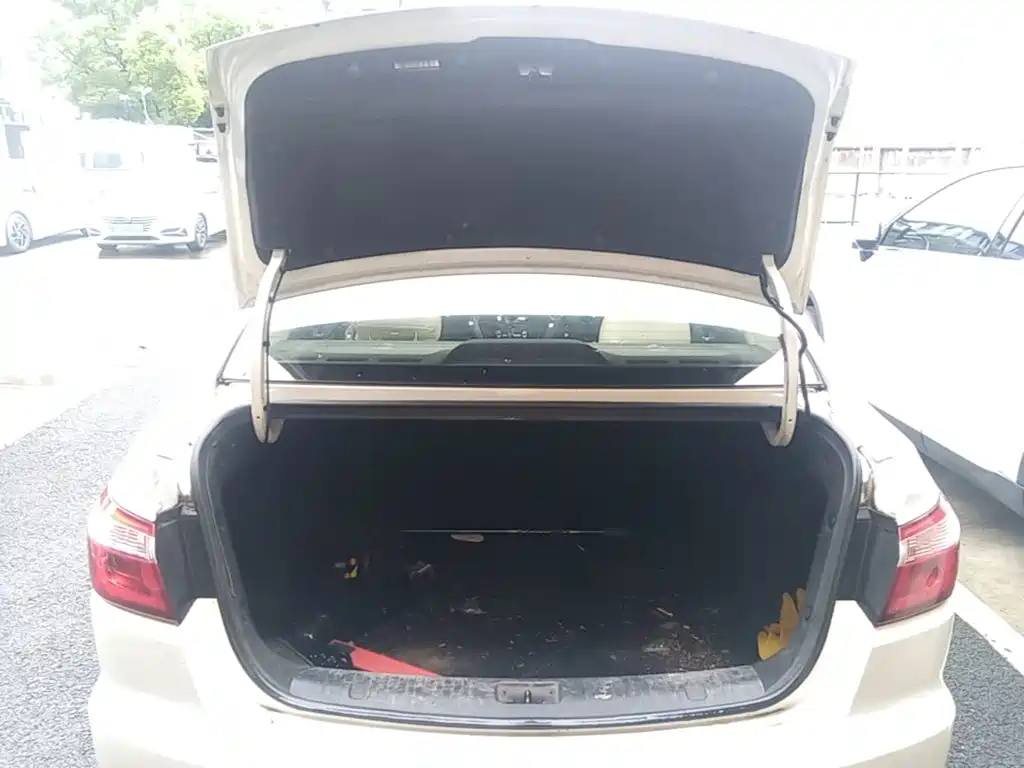 Changan Yuexiang V7 2016 2016 1.6L Auto Joy Version China V