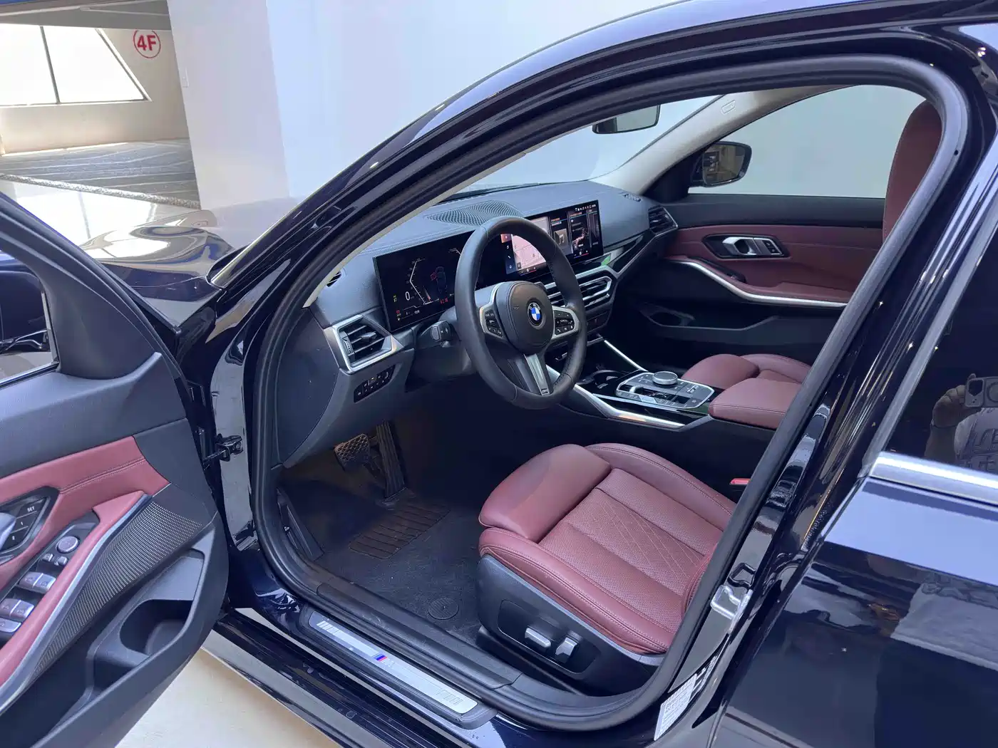 BMW 3 Series 2023 320Li M Sport Package фото 9