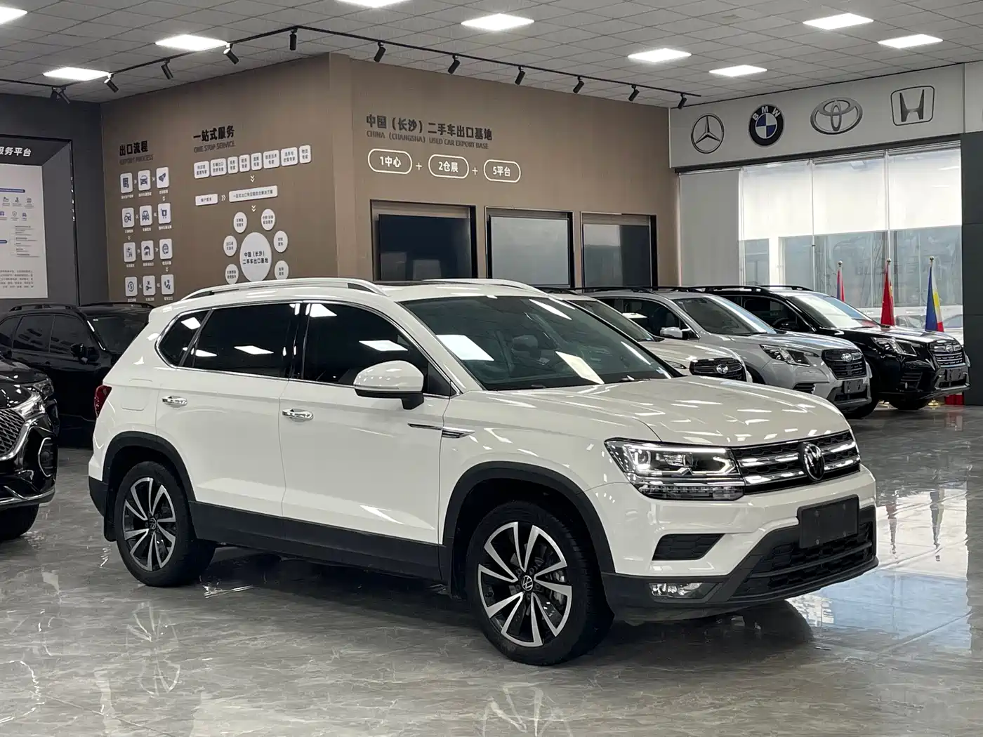 Volkswagen Tharu 2022 280TSI FWD Luxury Edition фото 3