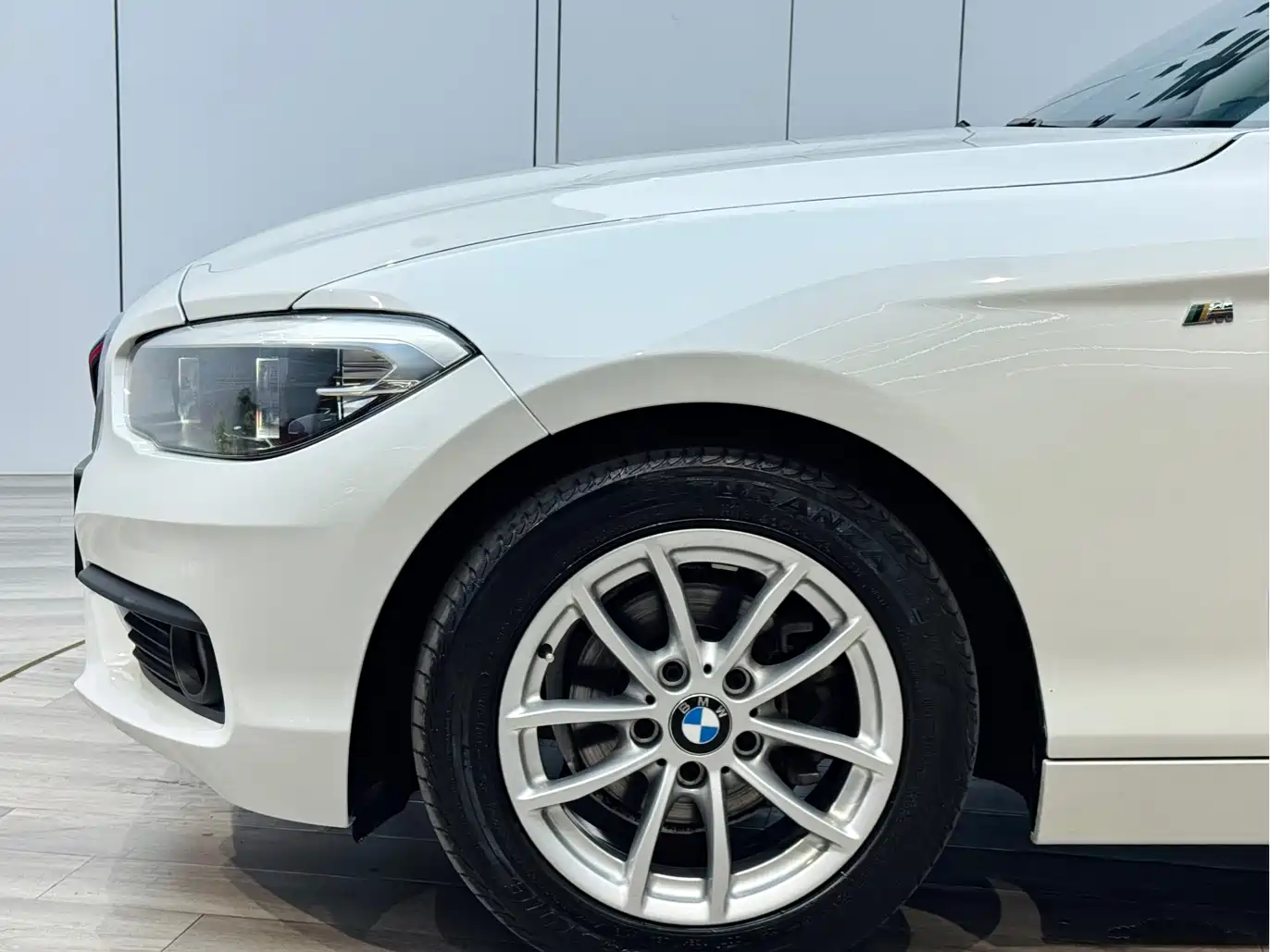 BMW 1 Series (Import) 2018 118i Leading фото 9