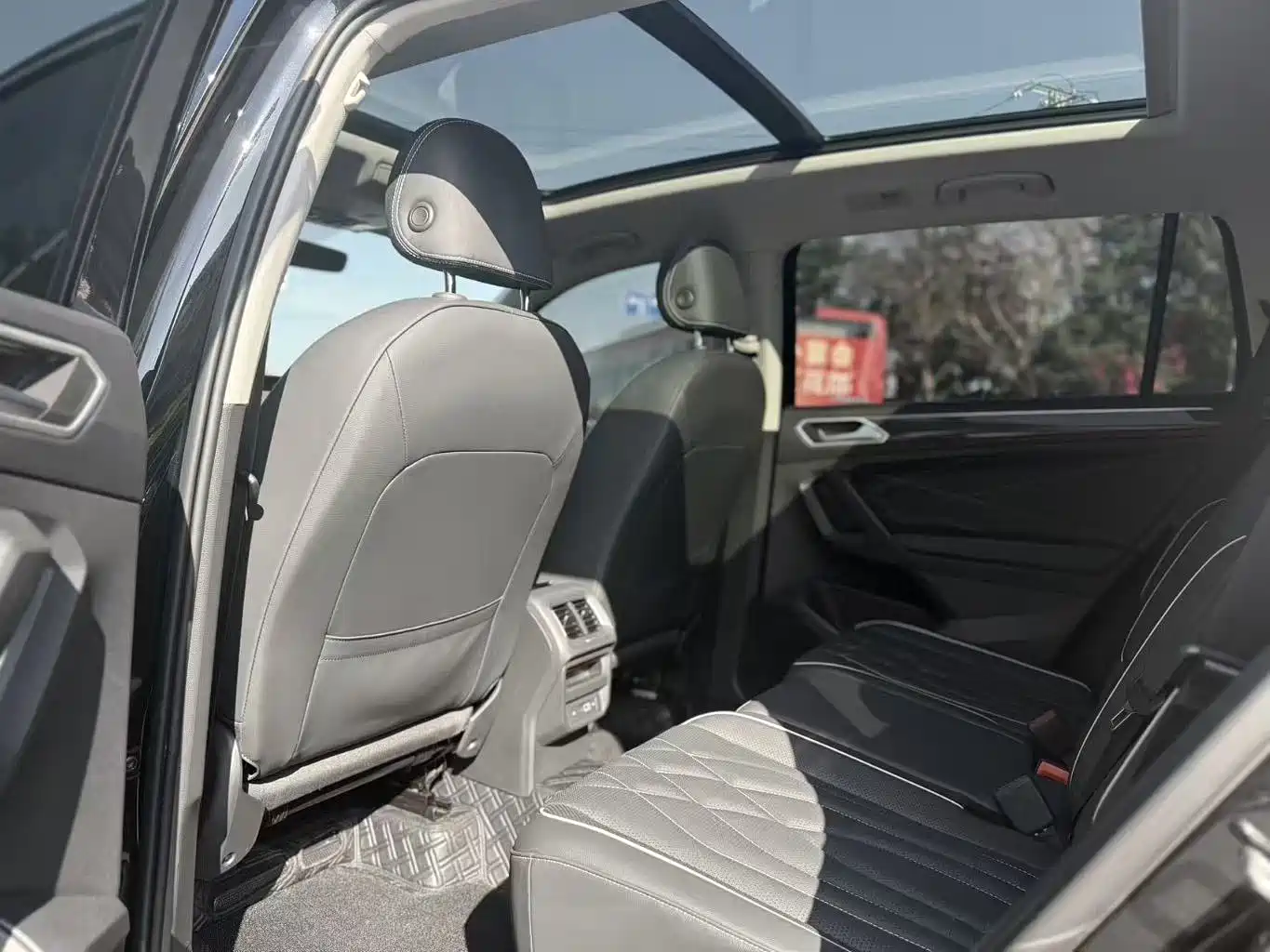 Volkswagen Tiguan L 2023 330TSI Auto 2WD R-Line Premium Edition фото 7