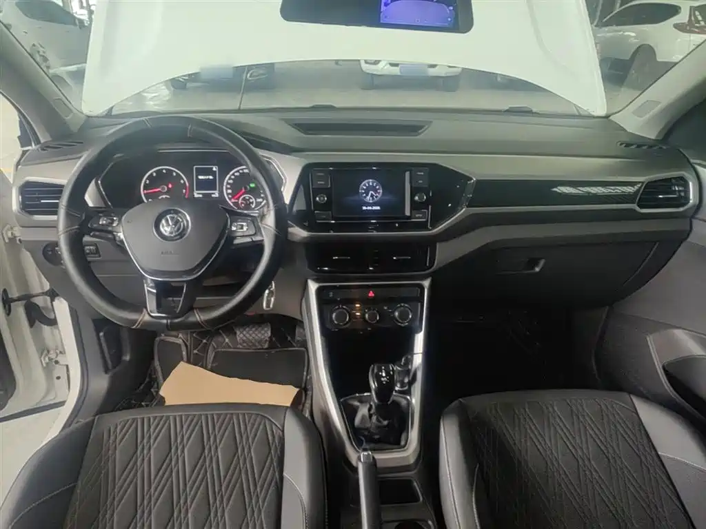 Volkswagen T-Cross 2019 1.5L Automatic Comfort Edition фото 10
