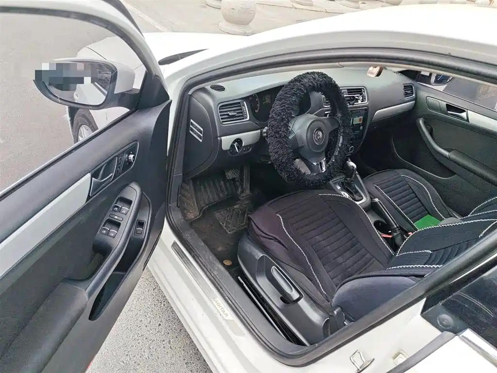 Volkswagen Sagitar 2014 Facelift 1.6L Automatic Leading Version фото 14