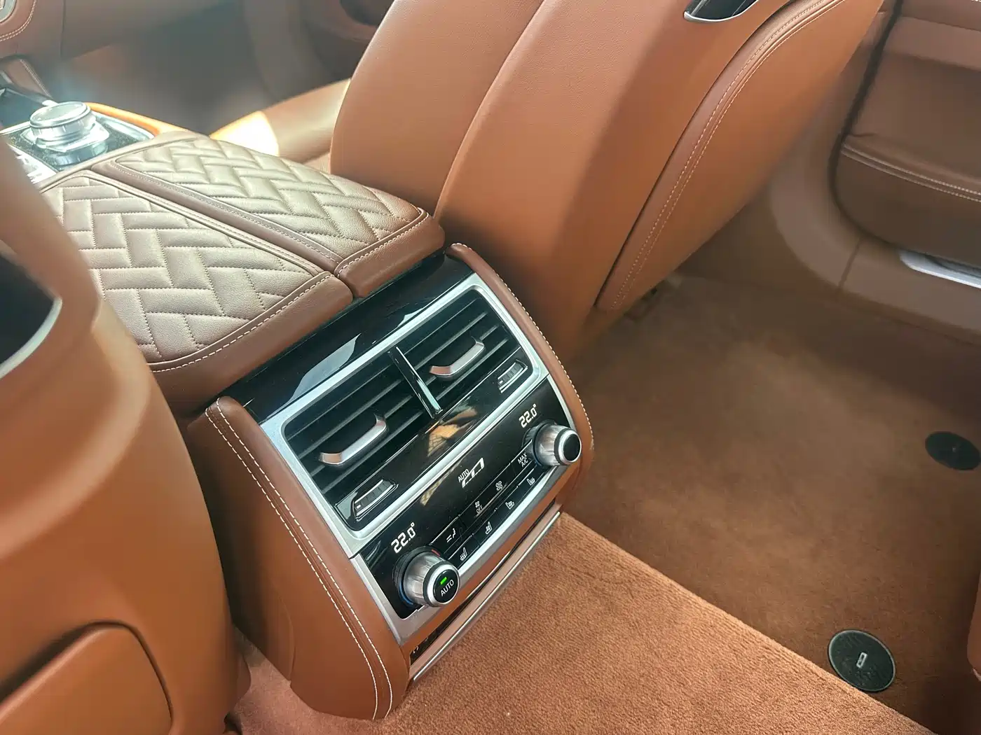 BMW 7 Series 2019 740Li xDrive Executive M Sport Package фото 10