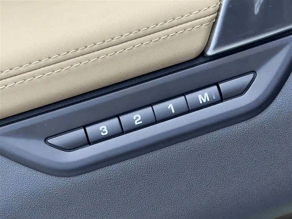 Land Rover Discovery Sport 2025 249PS Performance Tech Edition фото 16
