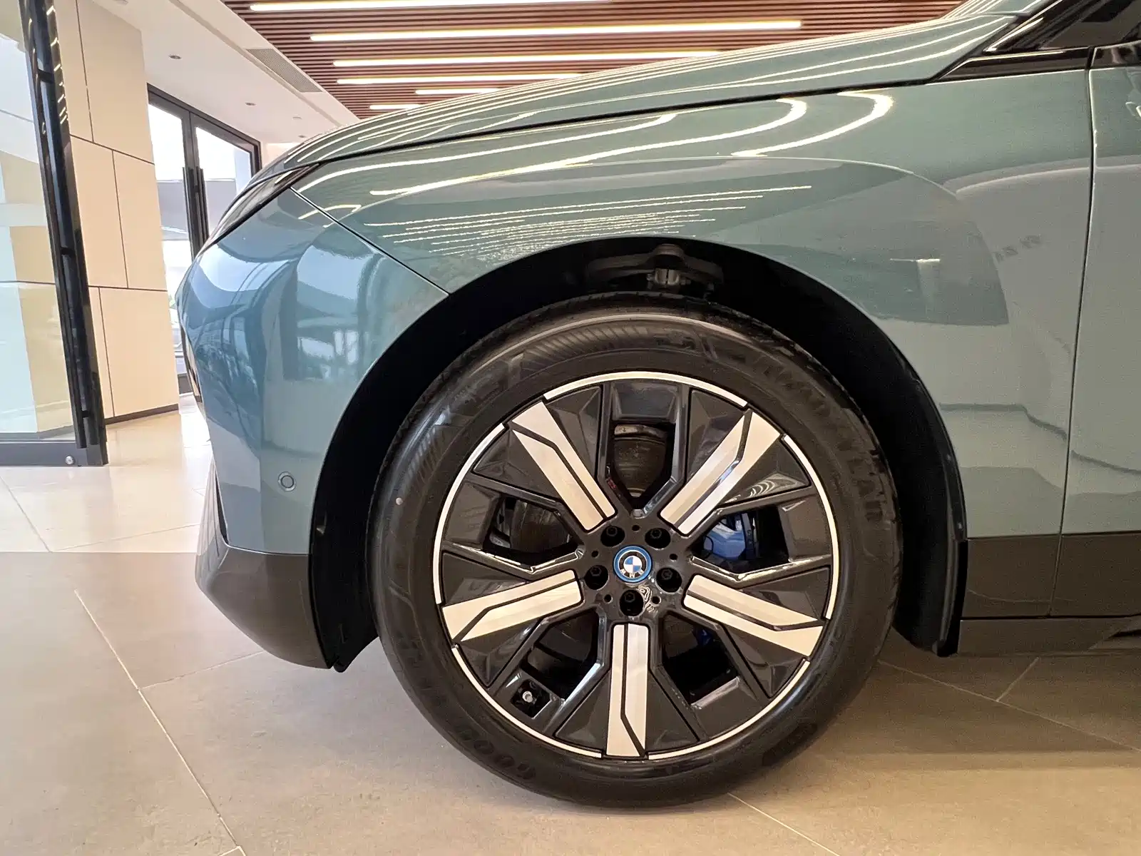 Photo 4 - BMW iX