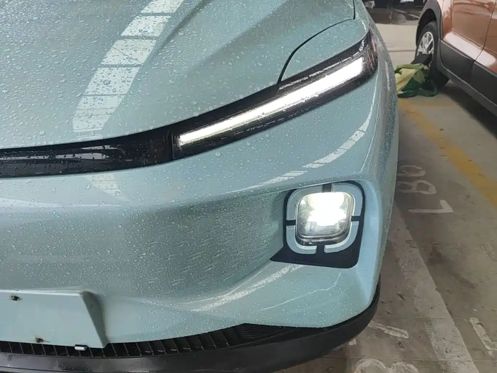 Фото 24 - Geely Geometry E Firefly