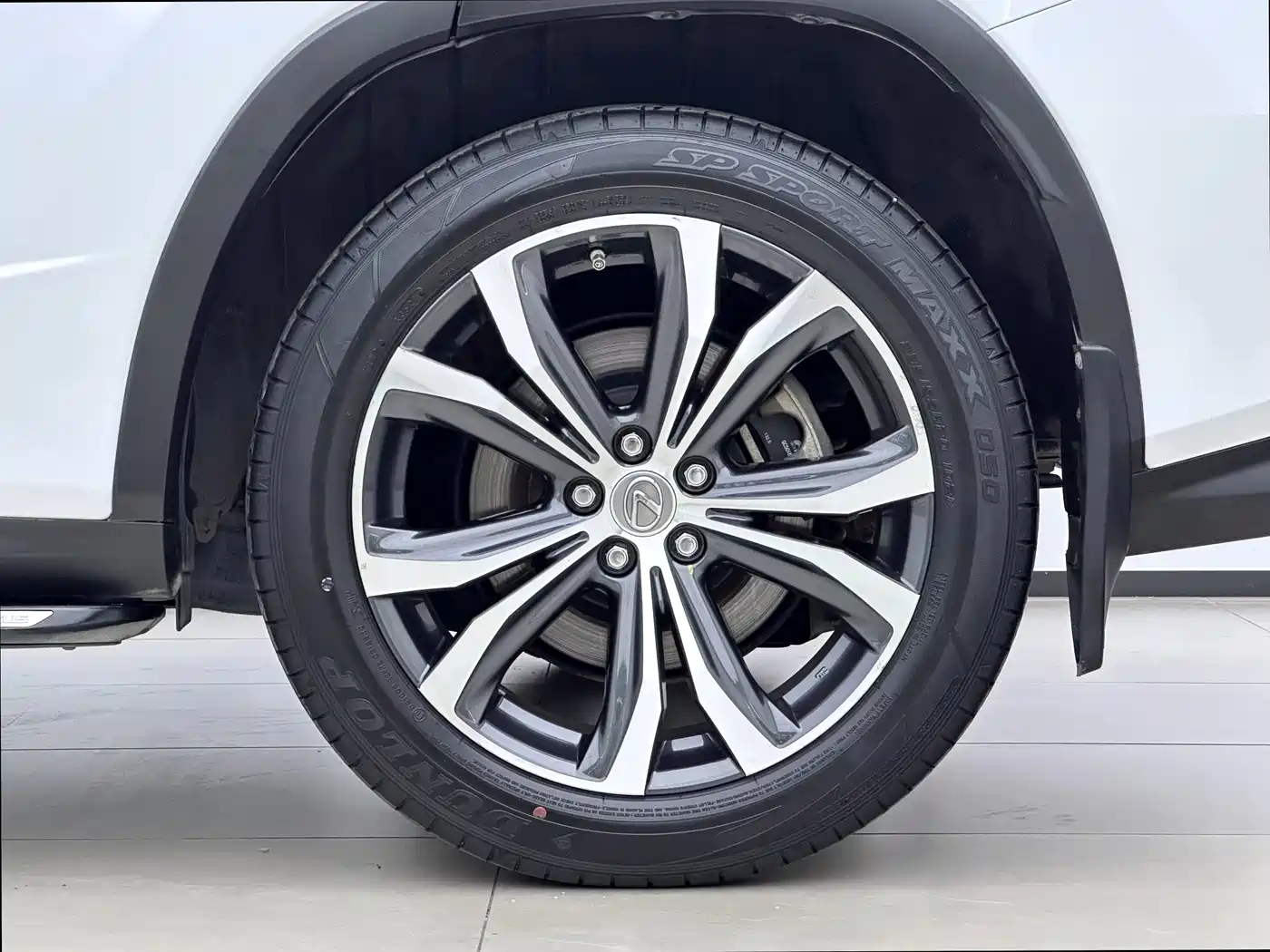 Фото 18 - Lexus RX
