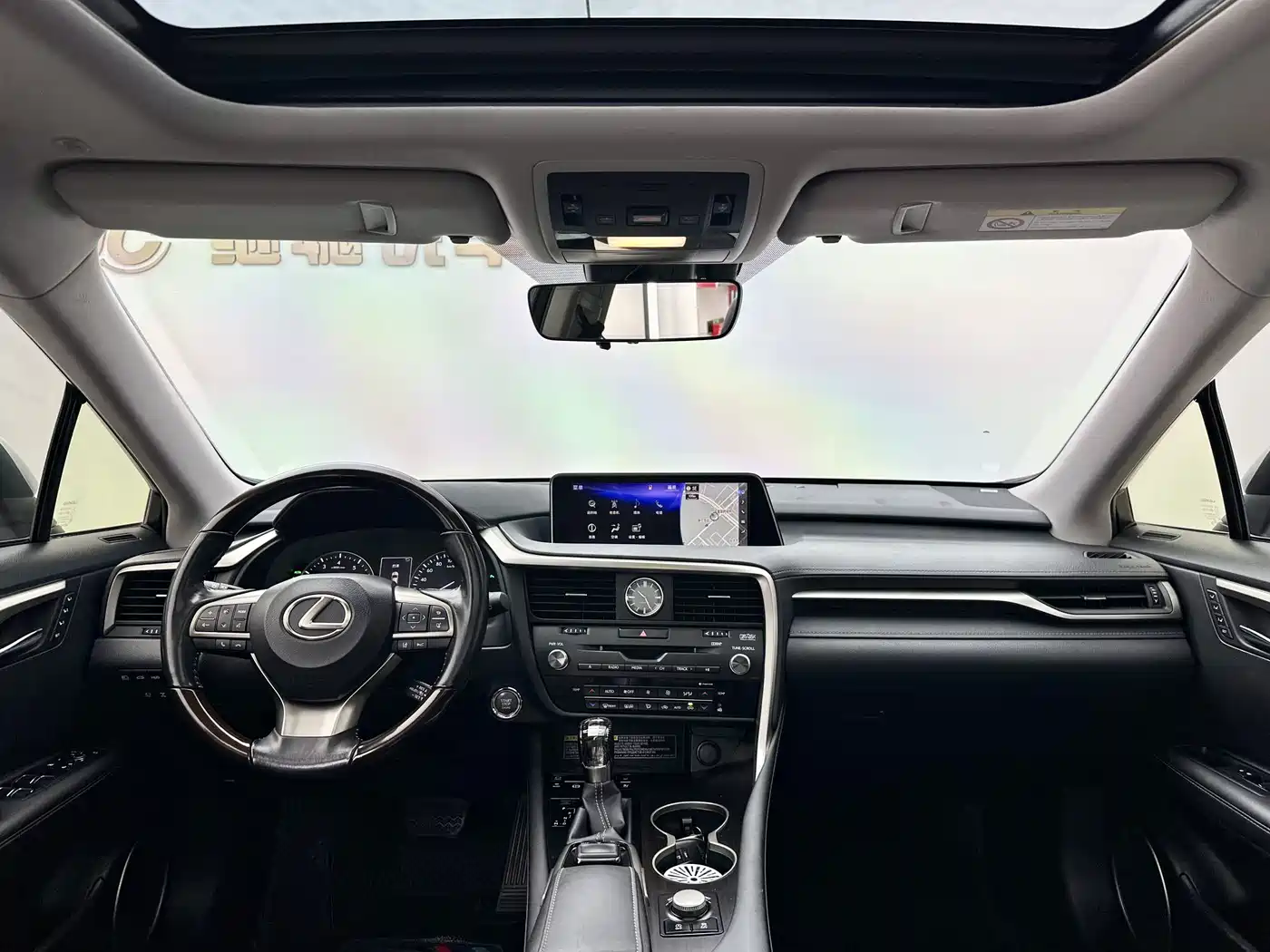Фото 9 - Lexus RX