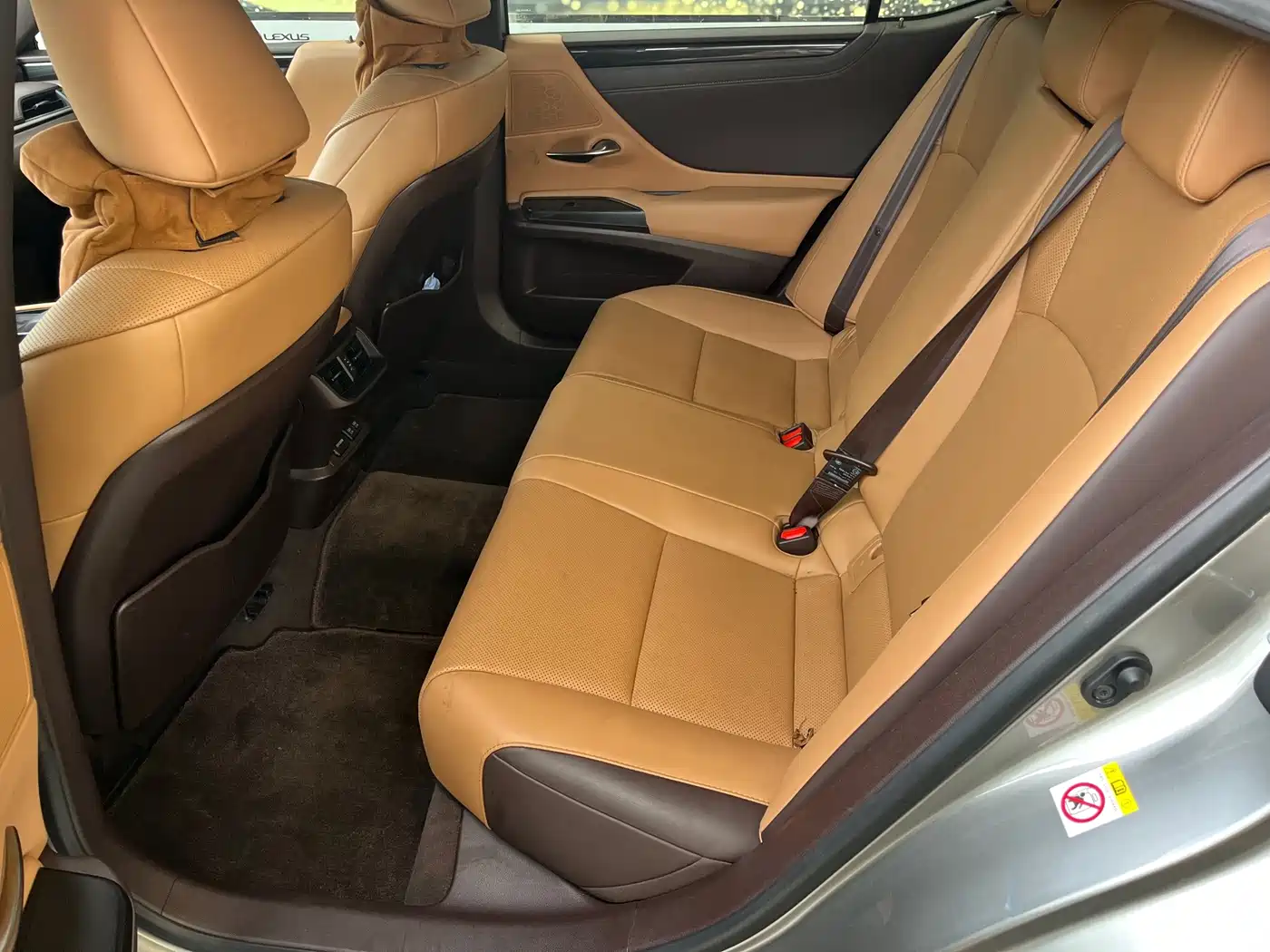 Фото 10 - Lexus ES