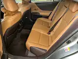 Фото 10 - Lexus ES