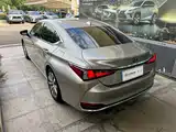 Фото 5 - Lexus ES