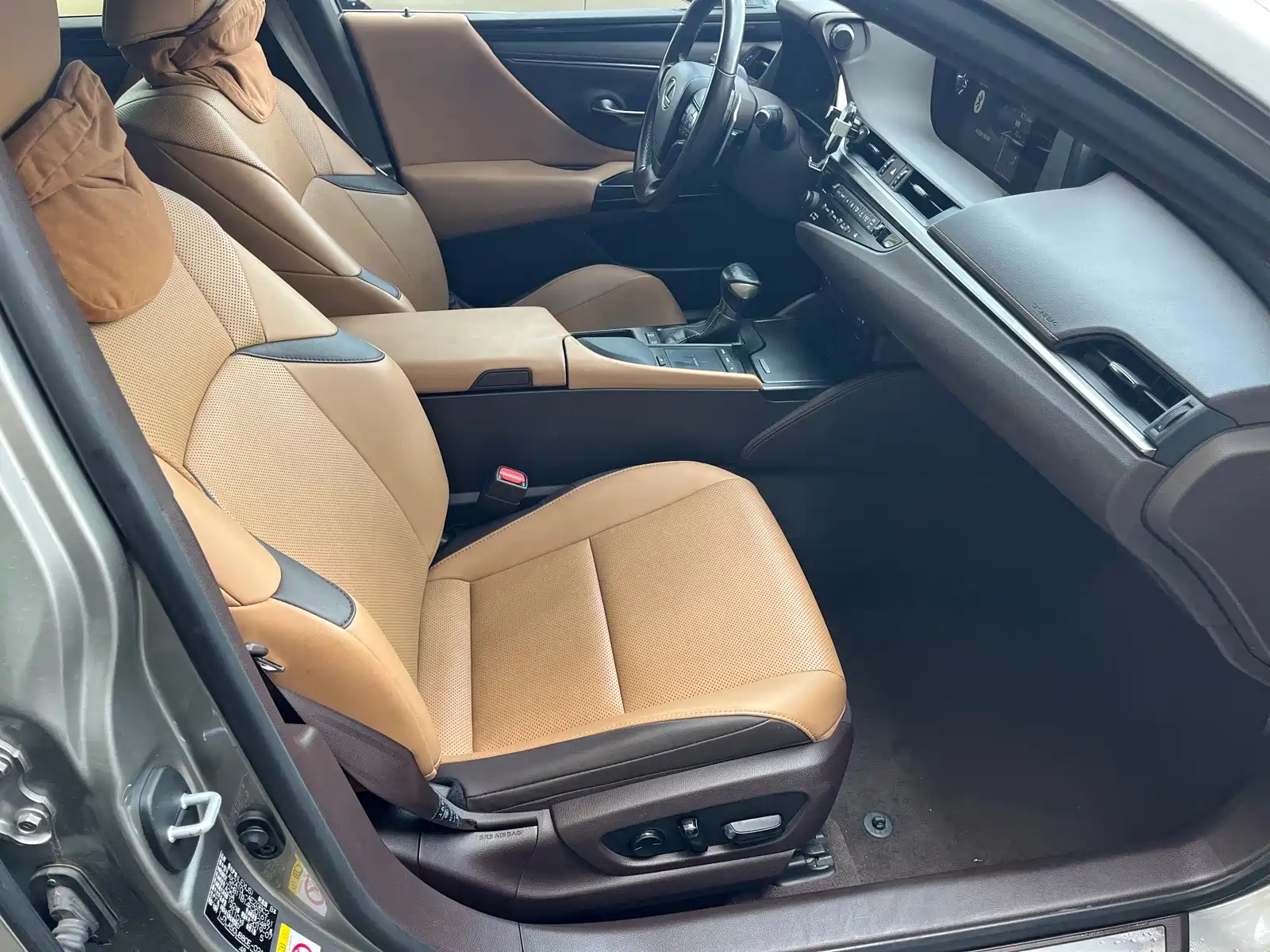 Фото 12 - Lexus ES