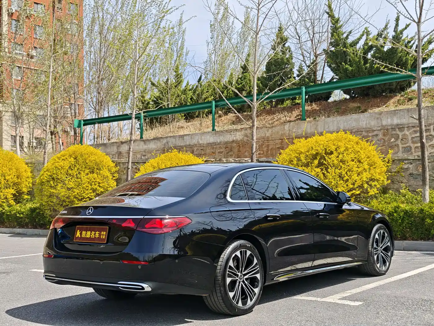 Mercedes-Benz E-Class фото 11